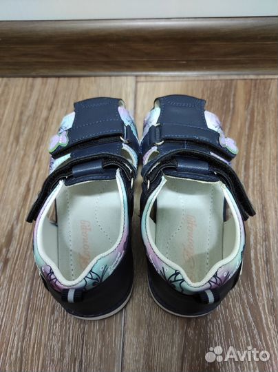 Сандалии новые 28