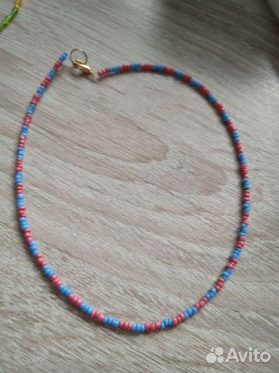 Фигурки, колечки и чокеры из бисера