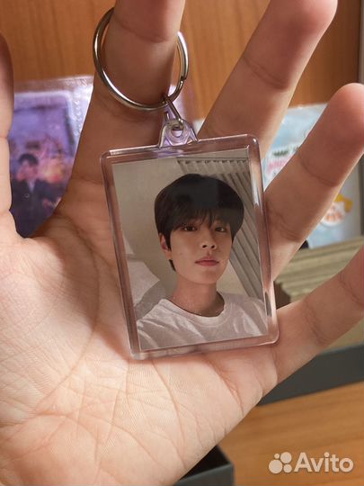 Брелок сынмин:60руб значок чанбин:50руб