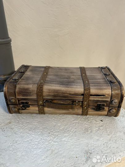 Сундук деревянный