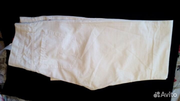 Джинсы белые. 100 % - хлопок