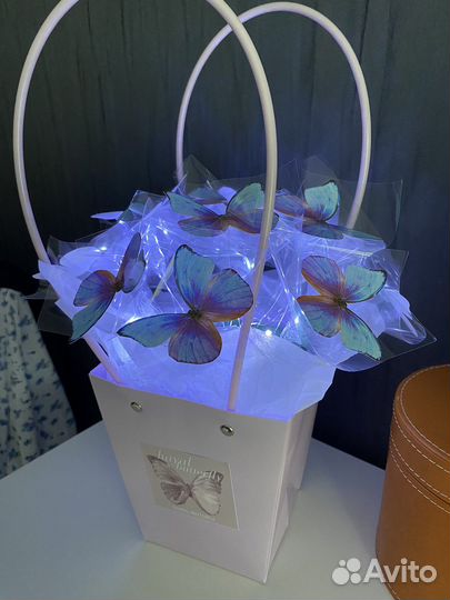 Букет из бабочек в коробке