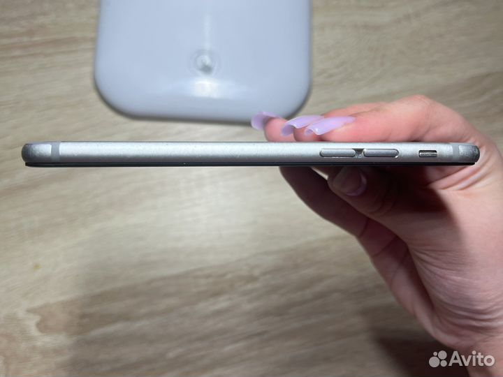 Телефон iPhone 6