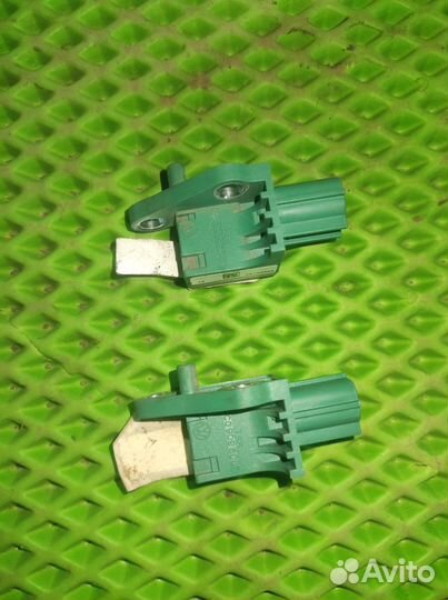Датчик AIR BAG VW Passat (B6)