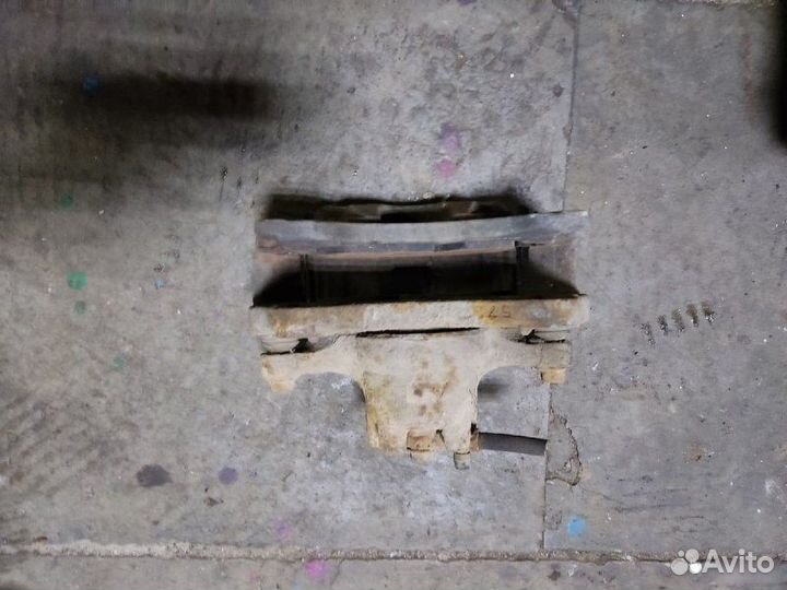 Суппорт тормозной передний левый Mitsubishi Asx