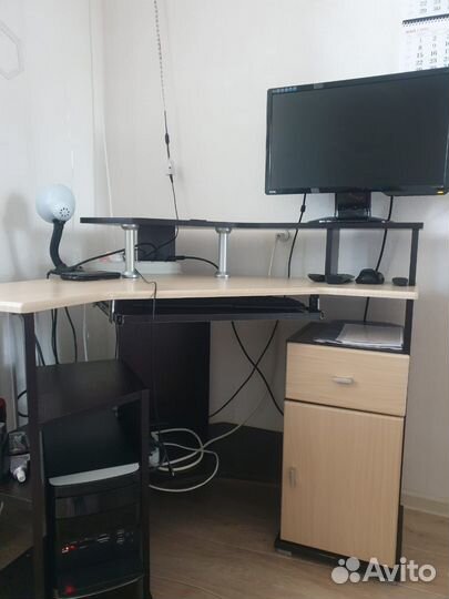 Продам стол