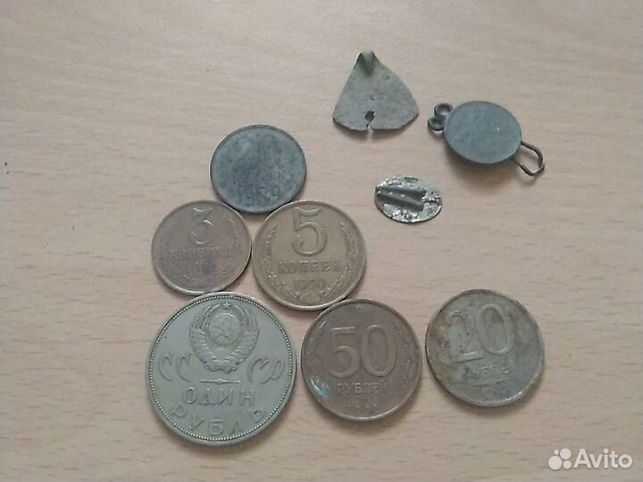 Монеты и украшения,кольцо медное и др.украшения