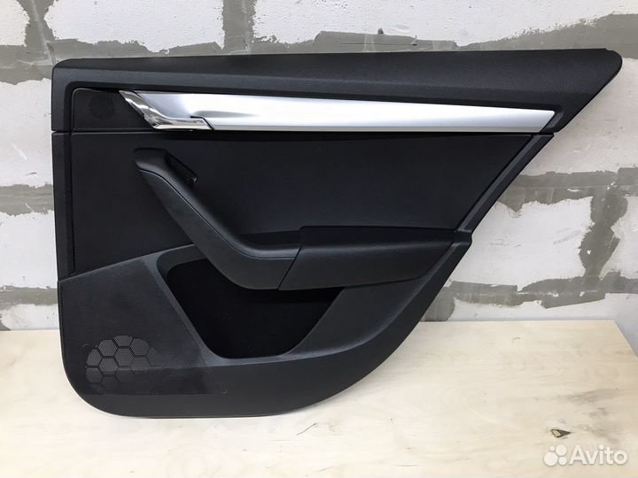Обшивка задней правой двери Octavia A7