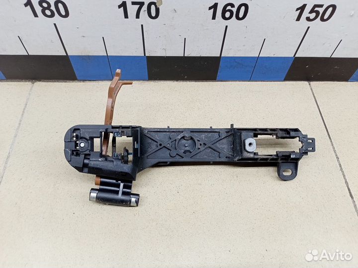 Кронштейн ручки RAV 4 2013