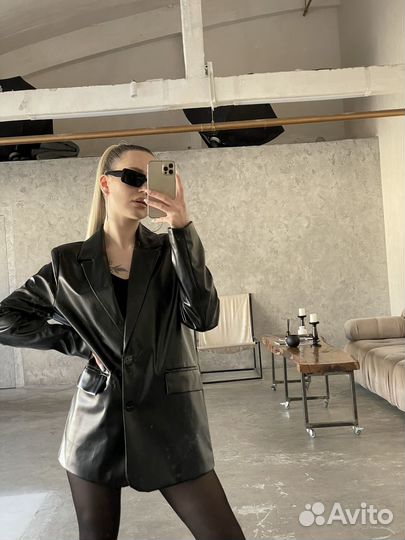 Кожаный пиджак женский