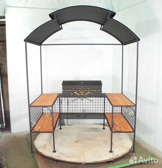 Мангал с крышей