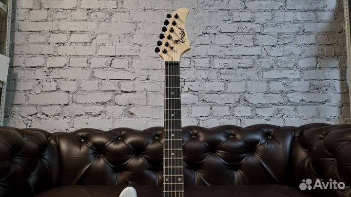 Электрогитара Rocket + аксессуар