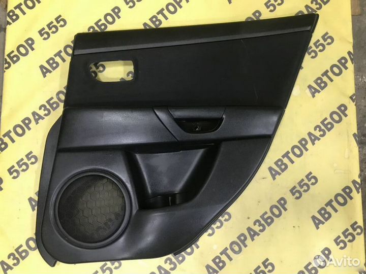 Обшивка двери задней правой Mazda 3 BK