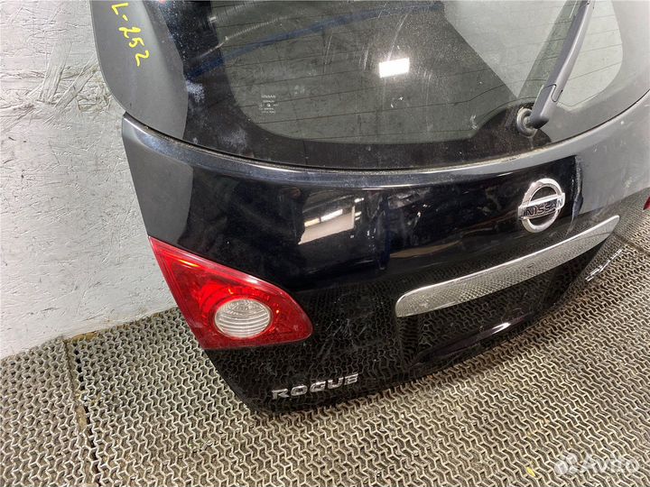 Подсветка номера Nissan Rogue, 2011