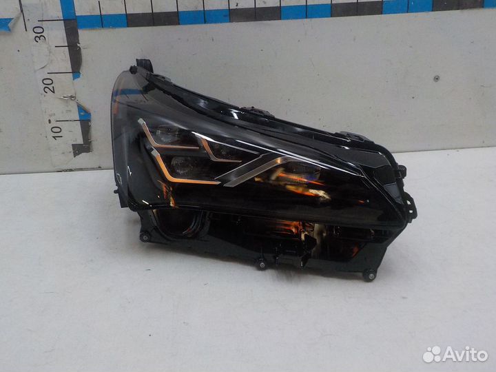 Фара правая Lexus NX200/NX200t/NX300/NX300h