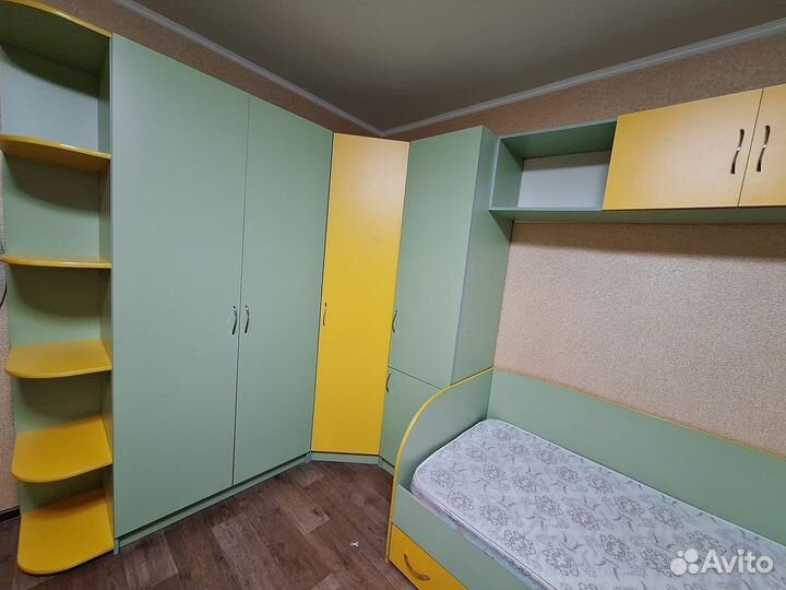 Детская стенка со столом