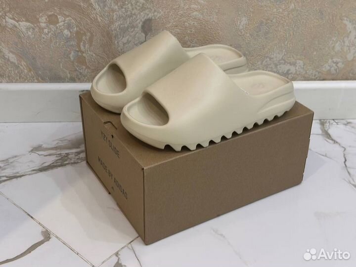 Тапочки Adidas Yeezy Slides бежевые