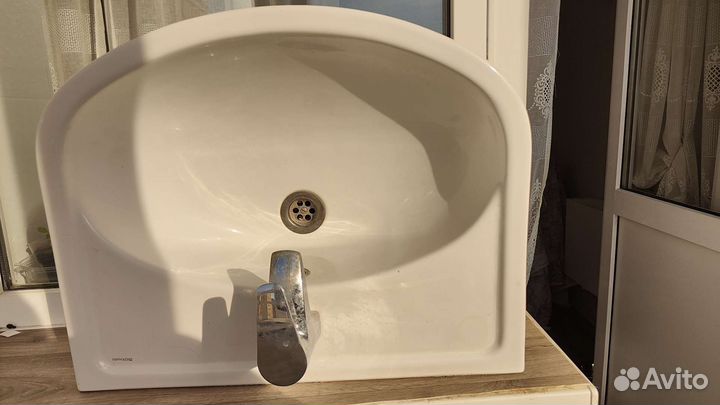 Раковина со смесителем