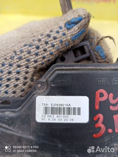 Замок задний правый Skoda Roomster