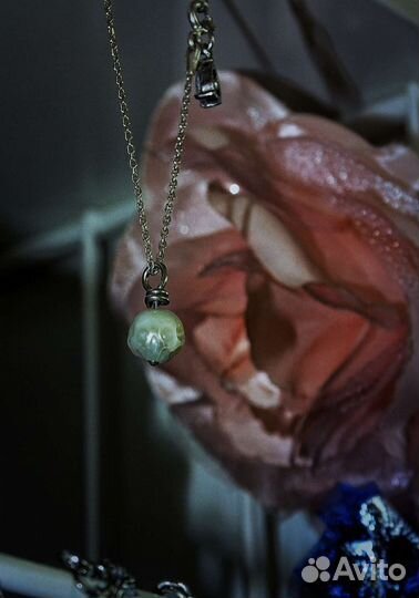 Колье из серебра с подвесом в форме черепа жемчуг