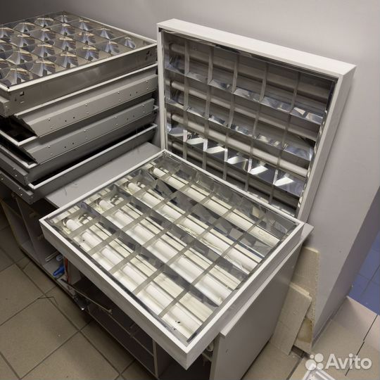 Светильник потолочный с лампами