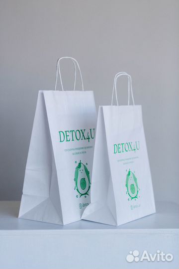 Подарочные бумажные пакеты (или пакеты с люверсами