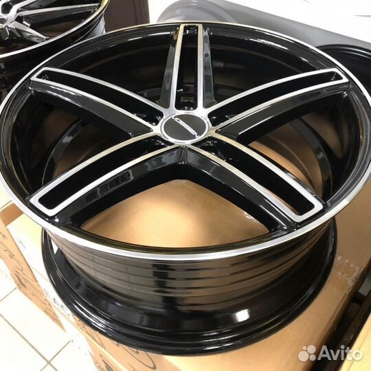 Диски новые R18 5*114.3 Vossen CV5 BKF