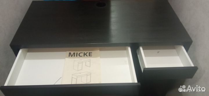Письменный стол IKEA микке темный