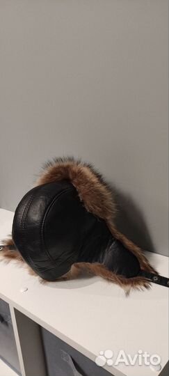 Мужская шапка с натуральным мехом енота