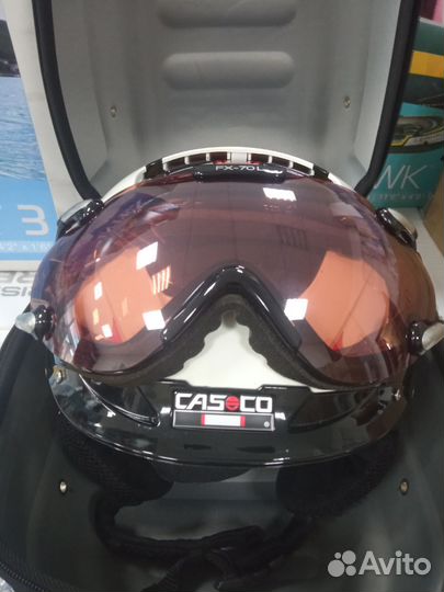 Горнолыжный шлем с очками