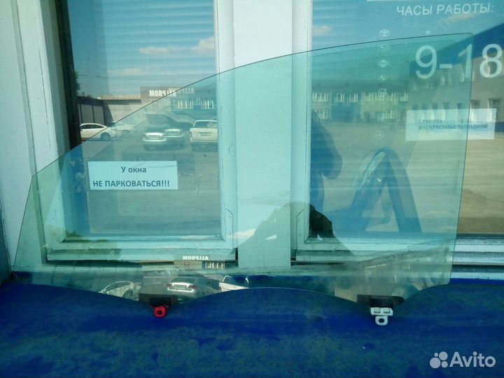 Toyota Raum (03-11) - Стекло переднее левое Б/У