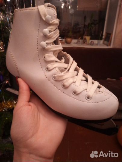 Продам фигурные коньки