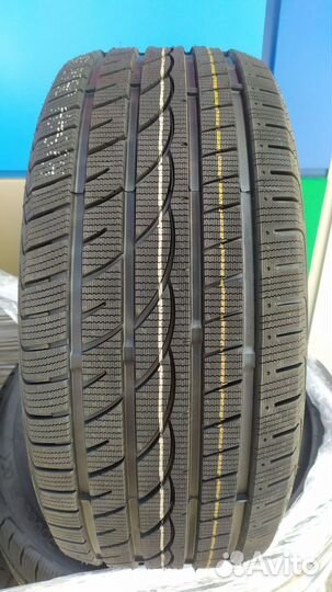 Royal Black Royal Winter 235/45 R17 97H