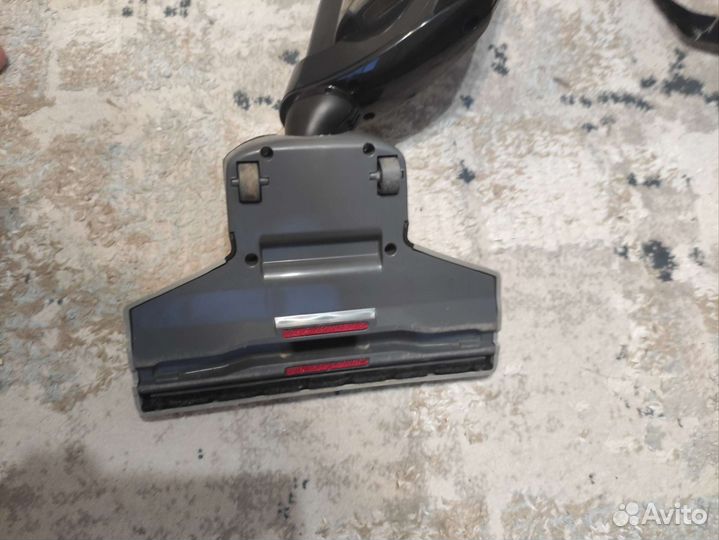 Вертикальный пылесос Hoover
