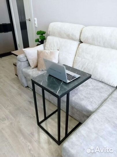 Интерьерный приставной столик