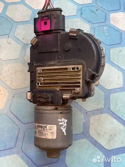 Моторчик стеклоочистителя передний 7L0955119M