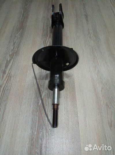 Амортизатор стойка зад Renault duster