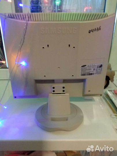 Монитор Samsung