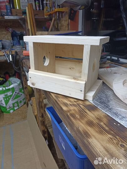 Кормушка для птиц и белок