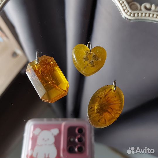 Кулоны из эпоксидной смолы с сухоцветом
