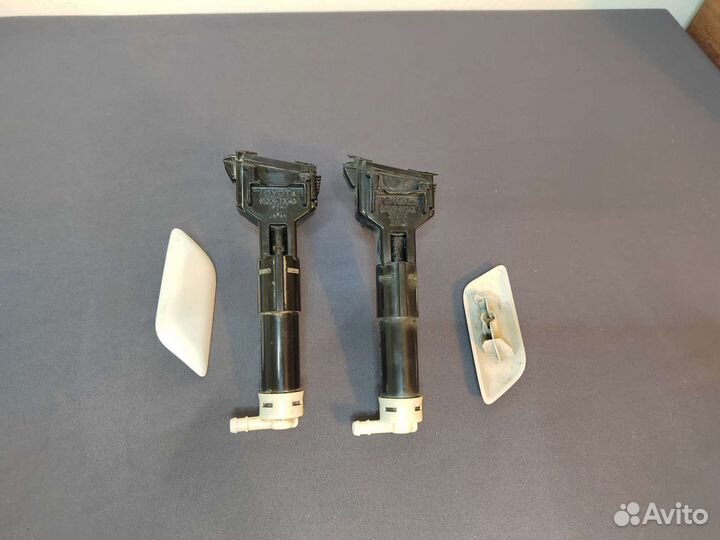 Омыватель фары Камри 50 с 11-14г. Левый