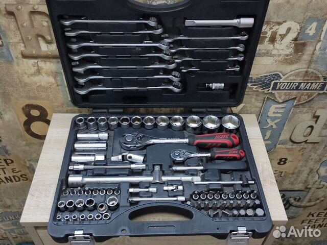 Набор инструментов для авто в чемодане