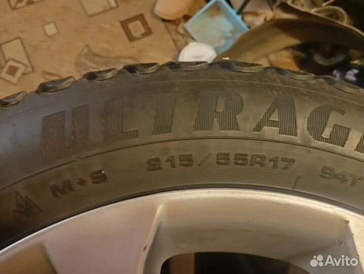 Goodyear UltraGrip 215/55 R17 94T