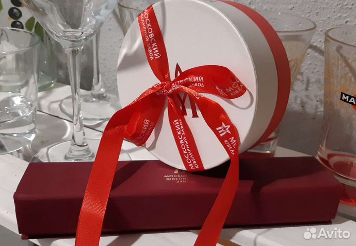 Коробочка подарочная для украшений новая