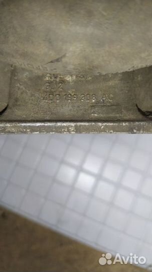 Кронштейн двигателя правый Audi A8 D2