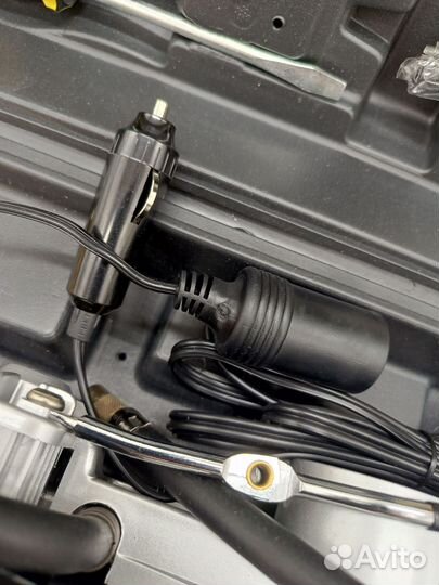 Компрессор автомобильный двухпоршневой