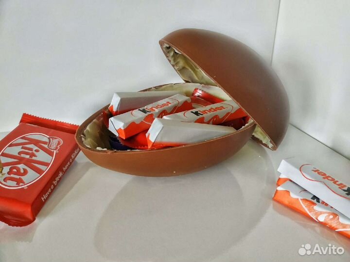 Большое шоколадное яйцо Kinder сюрприз