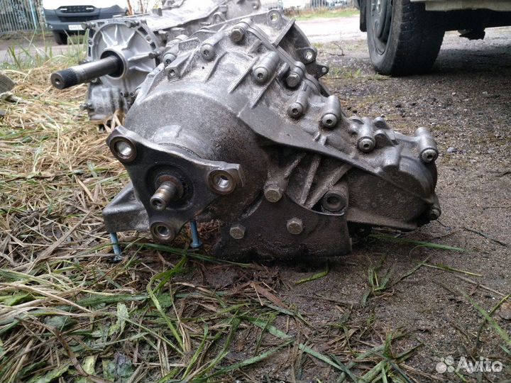 Раздаточная коробка с дефектом Genesis G80 3.0