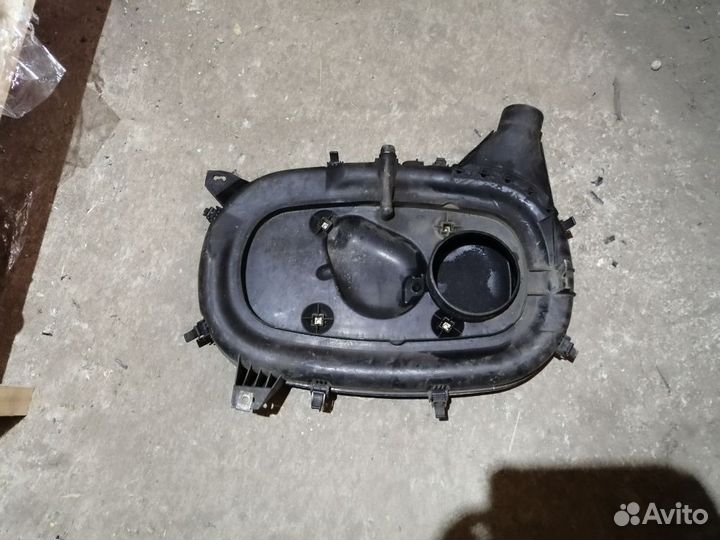 Корпус воздушного фильтра W201 m102