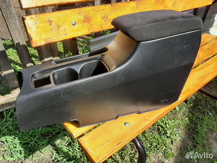 Подлокотник для mitsubishi lancer 9